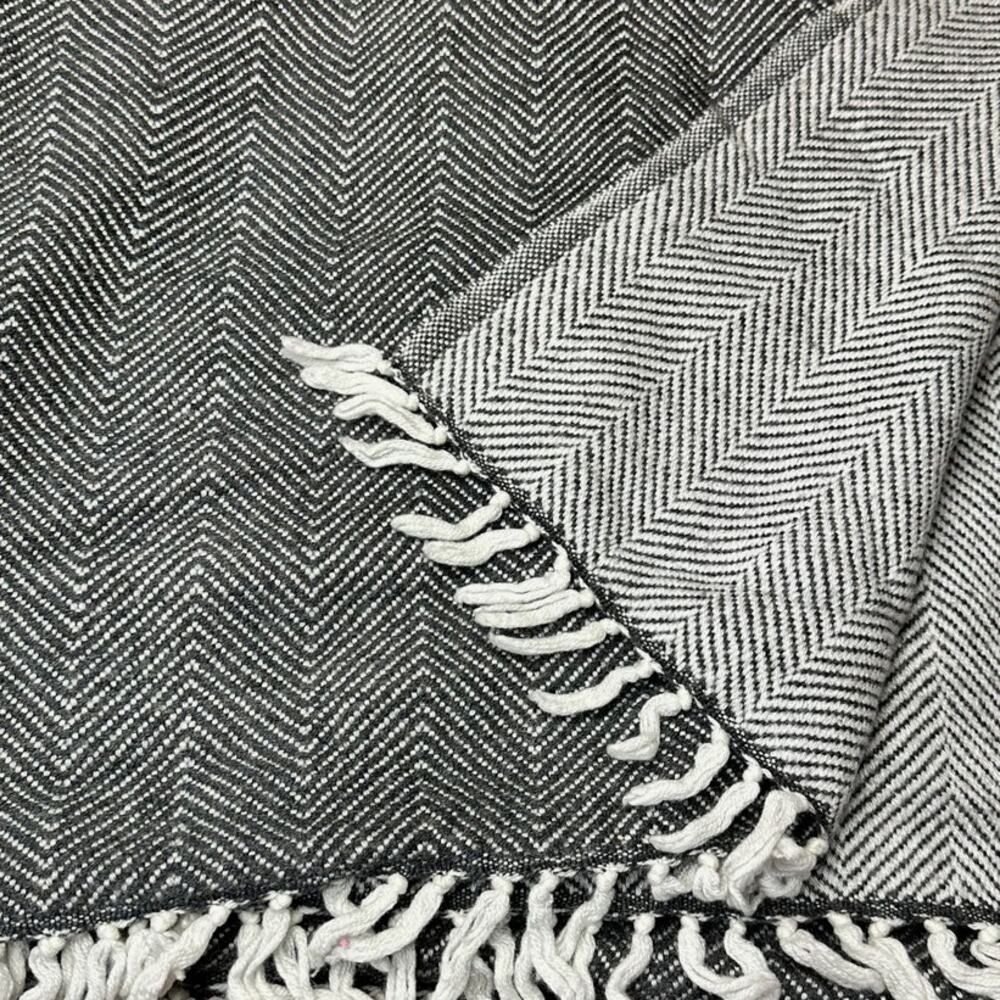 100% Cashmere Throw - Made in Nepal - 80" x 48" - Picture 3 of 3